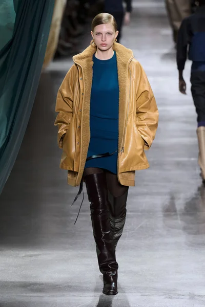 Look 25